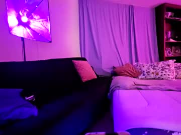 Veryprettypussies Chaturbate stream image from September 28, 2025