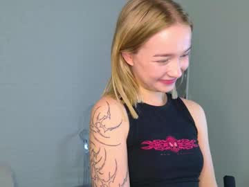 Miabubu Chaturbate stream image from September 28, 2025