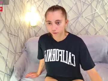 Charming_Lia Chaturbate stream image from September 28, 2025
