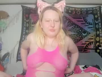 Loricritter2 Chaturbate stream image from September 28, 2025
