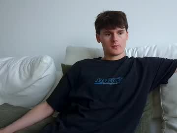 Sensualalien Chaturbate stream image from September 28, 2025