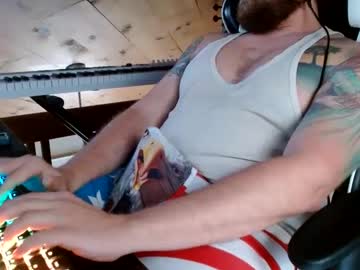 Beardbellyandtattoos Chaturbate stream image from September 29, 2025