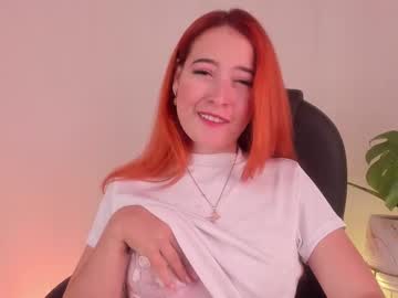 Pear__Moon Chaturbate stream image from September 29, 2025