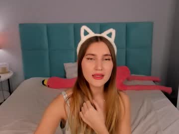 Bella_Crave Chaturbate stream image from September 29, 2025