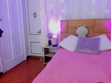 Auroramontclair Chaturbate stream image from September 29, 2025