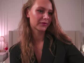 Emi_Me Chaturbate stream image from September 29, 2025