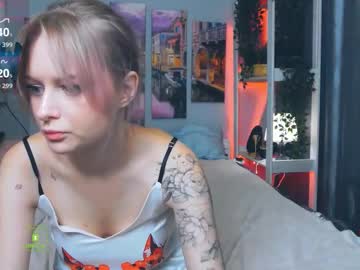 Lunaluxyx Chaturbate stream image from September 29, 2025
