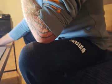 Kombadx Chaturbate stream image from September 29, 2025