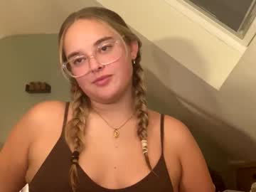 Goddessm0lly Chaturbate stream image from September 29, 2025