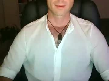 Hugobos100 Chaturbate stream image from September 30, 2025