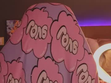 Mencialo Chaturbate stream image from September 30, 2025