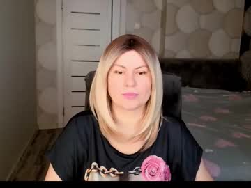 Crystallleyes Chaturbate stream image from September 30, 2025