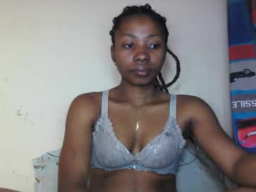 Vailla02 Chaturbate stream image from September 30, 2025