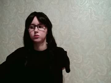 Amomira Chaturbate stream image from September 30, 2025