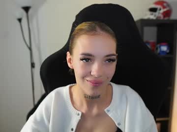 Alexxisky Chaturbate stream image from September 30, 2025