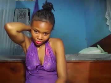 Yolandrina90 Chaturbate stream image from September 30, 2025