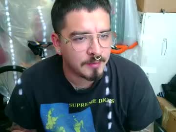 Papinchnch13s Chaturbate stream image from September 30, 2025