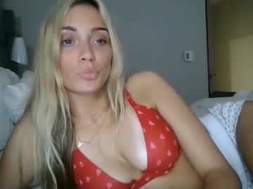 Elliebellyy Chaturbate stream image from October 01, 2025