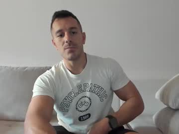 Roberto4ever Chaturbate stream image from October 01, 2025