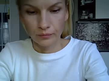 Viki_Loun5 Chaturbate stream image from October 01, 2025