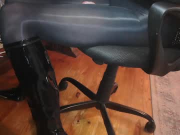 Onherboots Chaturbate stream image from October 01, 2025