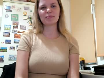 Nidarobichau Chaturbate stream image from October 01, 2025