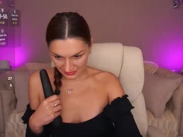 Ellagoldenn Chaturbate stream image from October 01, 2025
