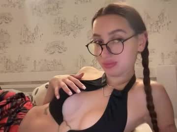 Kikkymoore Chaturbate stream image from October 01, 2025