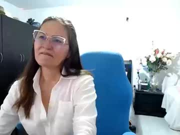 Bella_Ghisell Chaturbate stream image from October 01, 2025