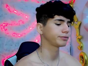 Kiss_Whitee Chaturbate stream image from October 01, 2025