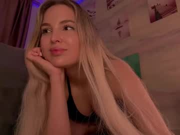Lunaluux Chaturbate stream image from October 02, 2025