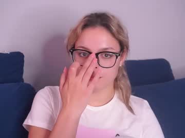 Pollyhennings Chaturbate stream image from October 02, 2025