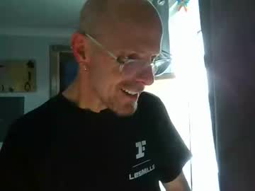 Gillesguichard Chaturbate stream image from October 02, 2025