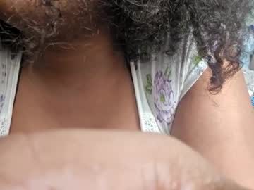Joanieluvschachii Chaturbate stream image from October 02, 2025