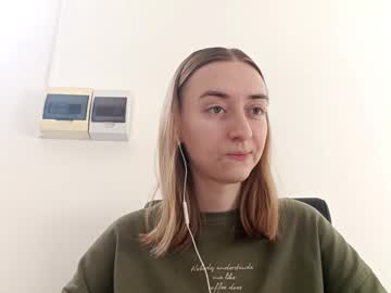 Lareepruyn Chaturbate stream image from October 03, 2025