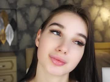 Trinhwolfrum Chaturbate stream image from October 03, 2025