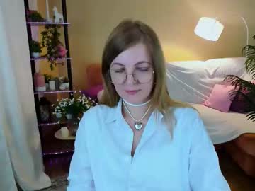 Youruniverserr Chaturbate stream image from October 03, 2025