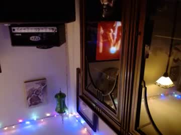 Beetee77 Chaturbate stream image from October 04, 2025