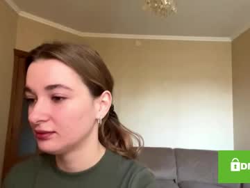Nidarobichau Chaturbate stream image from October 04, 2025