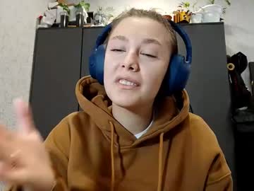 Rosannacreamer Chaturbate stream image from October 04, 2025
