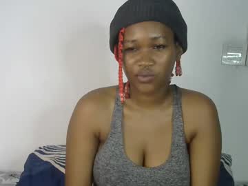 Dollyplum Chaturbate stream image from October 04, 2025