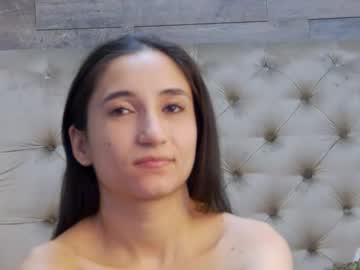 Carolinahart Chaturbate stream image from October 05, 2025