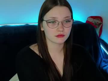 Milliedoll Chaturbate stream image from October 05, 2025