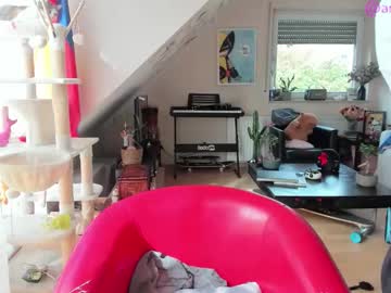 Tiny_Williams Chaturbate stream image from October 05, 2025