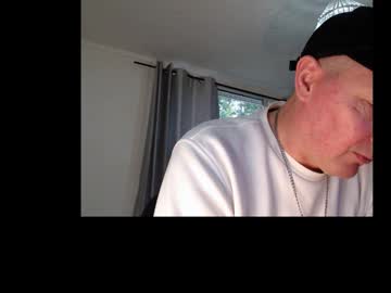 Engleburtumperdink Chaturbate stream image from October 05, 2025