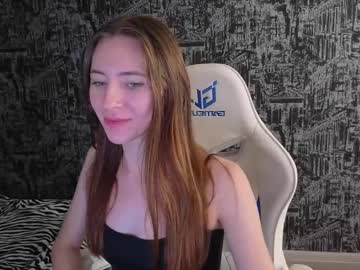 Mialinder Chaturbate stream image from October 05, 2025