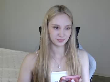 Laylla001 Chaturbate stream image from October 06, 2025
