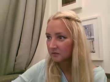 Oxifoxi Chaturbate stream image from October 06, 2025