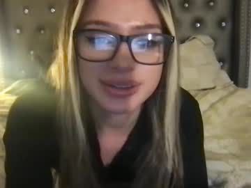 Dominabrat Chaturbate stream image from October 07, 2025