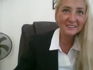 Oxifoxi Chaturbate stream image from October 07, 2025